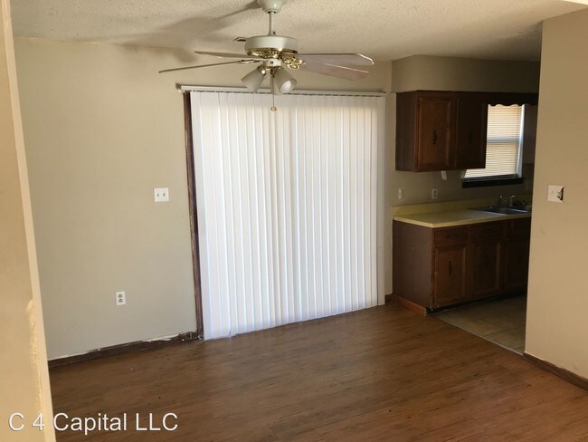 Foto del edificio - 303-305 Maple Grove Way