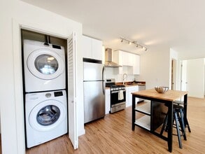 Building Photo - 877 Woodside Rd