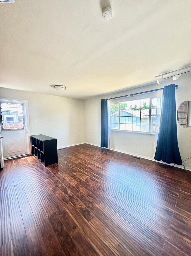 Foto del edificio - 2117 Thomas Ave
