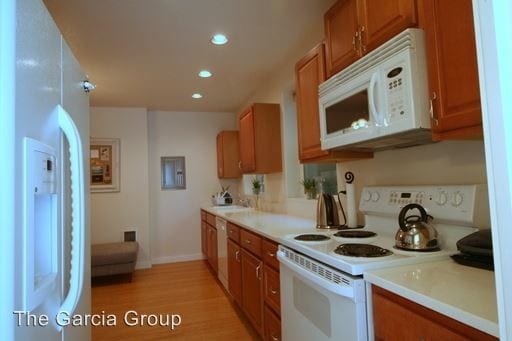 Building Photo - 1 br, 1 bath Apartment - 121 NW 22nd Place
