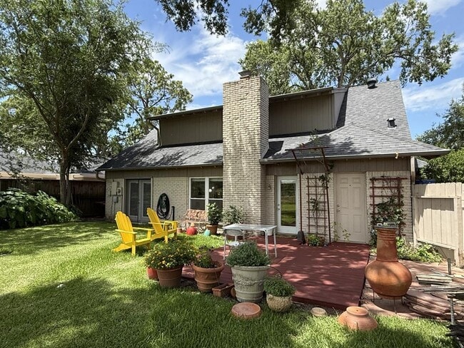 Building Photo - 15806 Torry Pines Rd