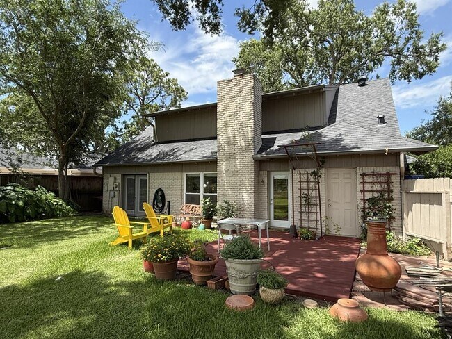 Foto del edificio - 15806 Torry Pines Rd