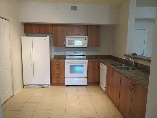 Building Photo - 250 NE 3rd Ave