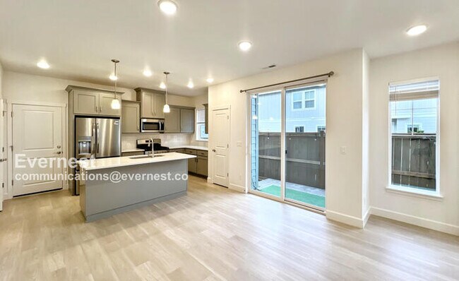 Building Photo - 8407 SE Shale Ln
