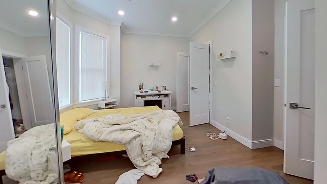 Building Photo - 134 Chelsea St