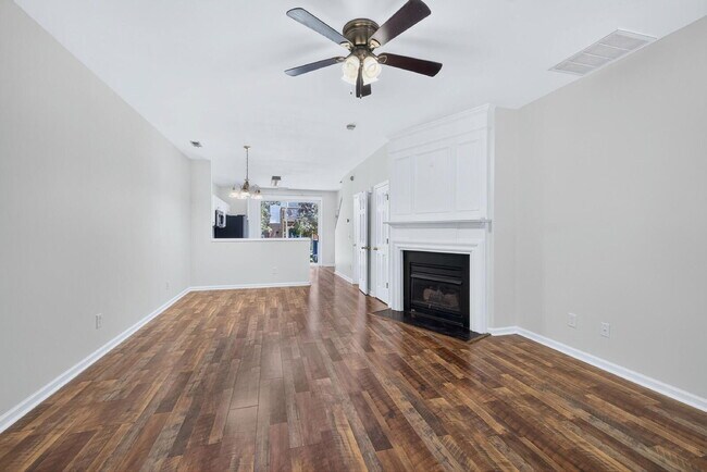 Foto del edificio - 1703 Grace Brook Rd