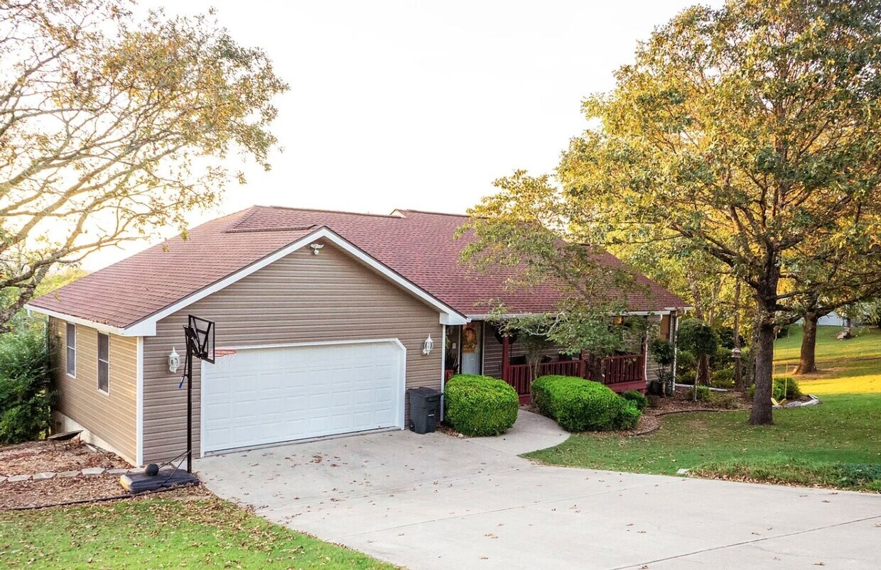 Foto principal - Beautiful 4 bedroom 4 bath 2 car garage - ...