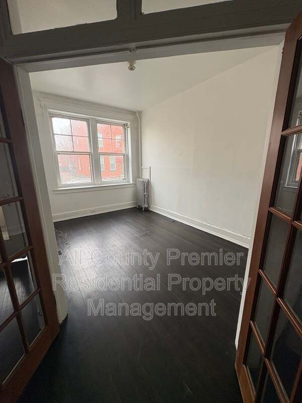 Building Photo - 67 1/2 Bellevue Avenue