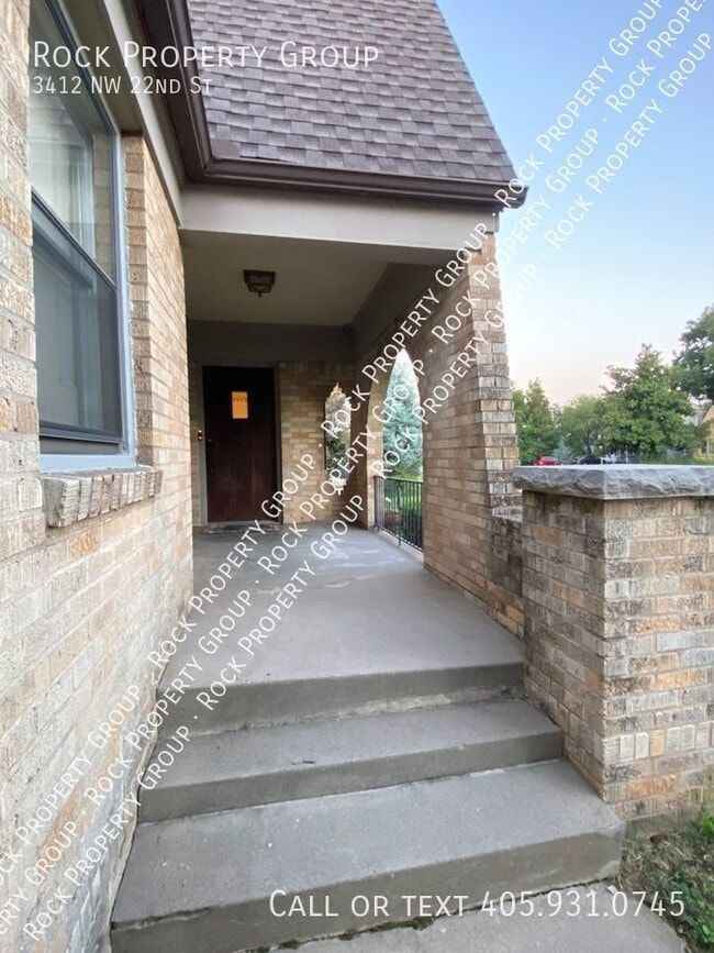 Building Photo - 2 Bedroom 2 Bathroom plus Bonus Room with ...