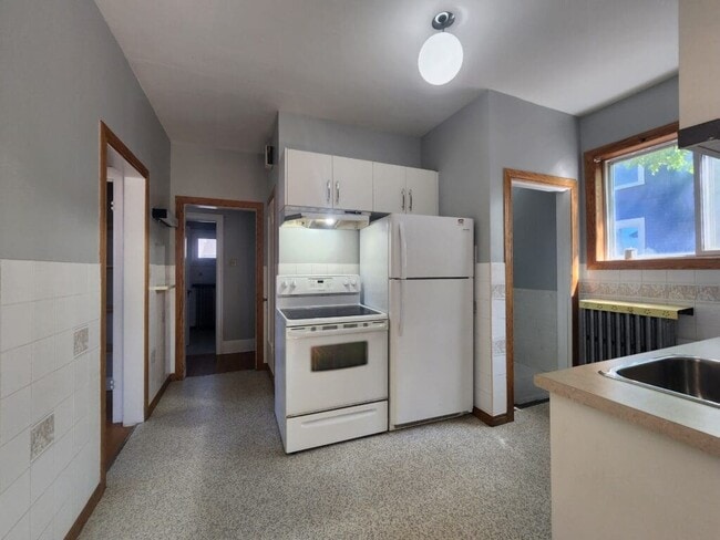 Building Photo - 239 Lipton St