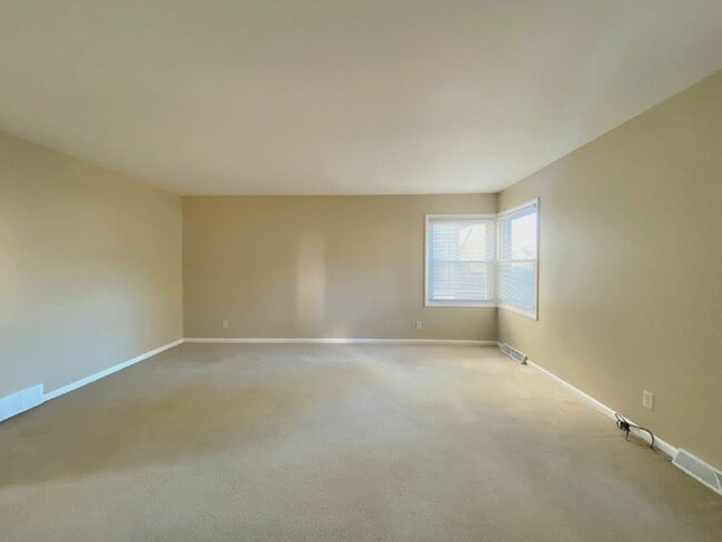 Building Photo - 2237 Wentworth Ave