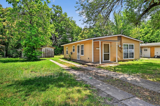 Building Photo - 401 S Contemporary Dr