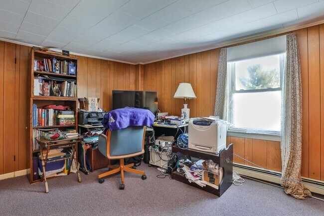 Building Photo - 334 S River Rd