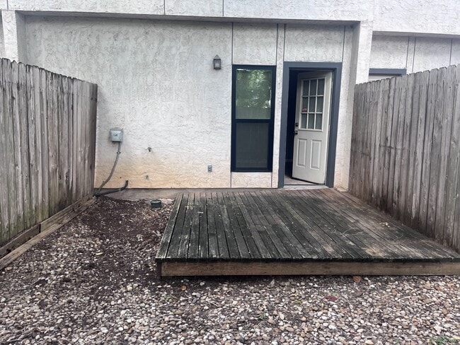 Building Photo - 1307 Kinney Ave