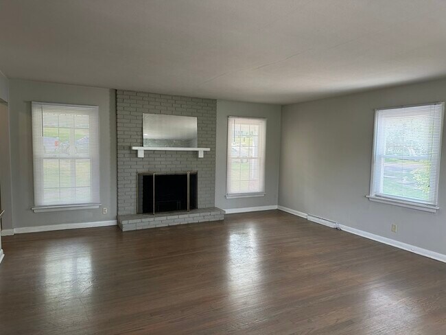 Building Photo - Kirkwood Home 3Bd 1.5 Bth Home