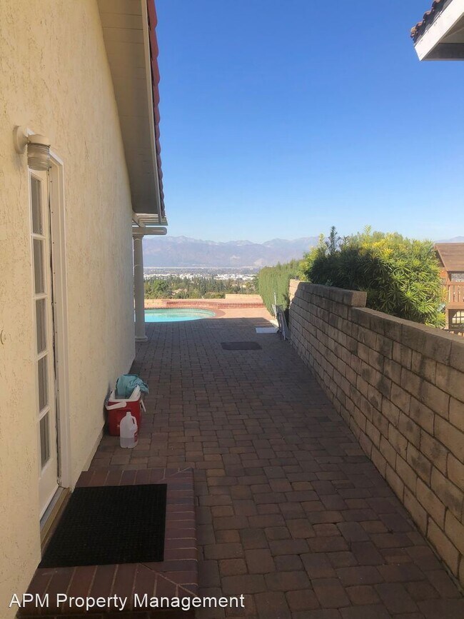 Building Photo - 3 br, 3 bath House - 15353 Sonnet Place