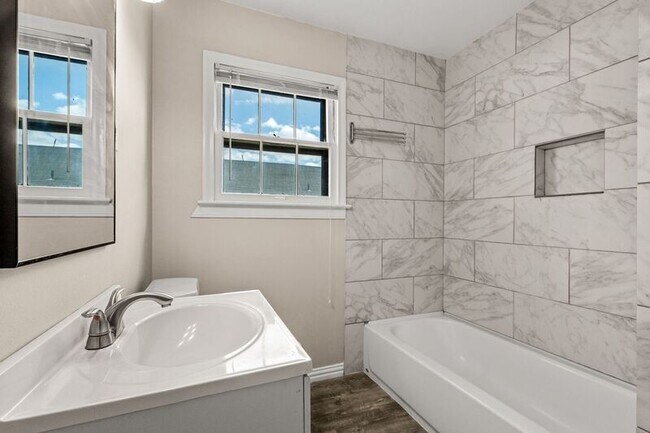 Foto del edificio - 1747 Mariposa Dr