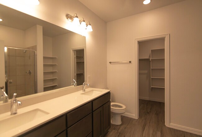 Building Photo - 4433 Braddon Dr
