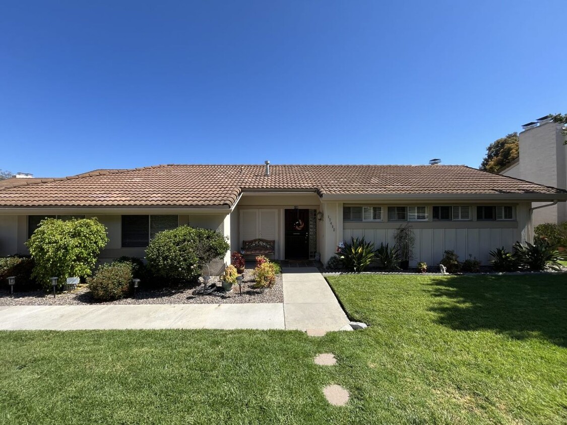 Primary Photo - Beautiful 2 Bed 2 Bath 55+ Oaks North Cul-...