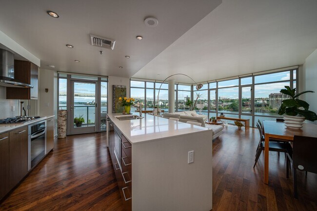 Building Photo - FULLY FURNISHED Waterfront Pearl Condo w/most utilities/2 parking spaces/most utilities