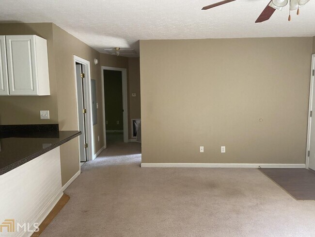 Building Photo - 619 Ridgeview Dr