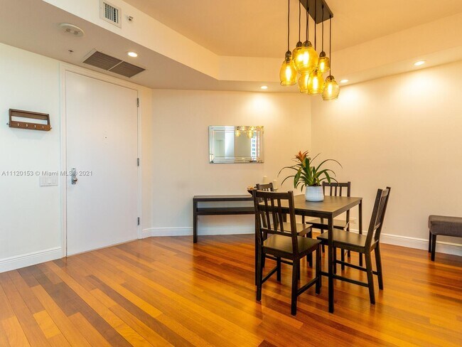 Building Photo - 888 Brickell Key Dr