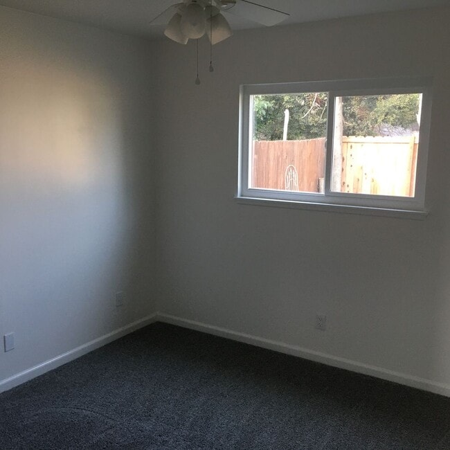 Foto del edificio - 3526 W Tulare Ave