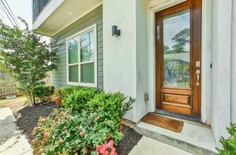 Building Photo - 1205 Wrightwood St