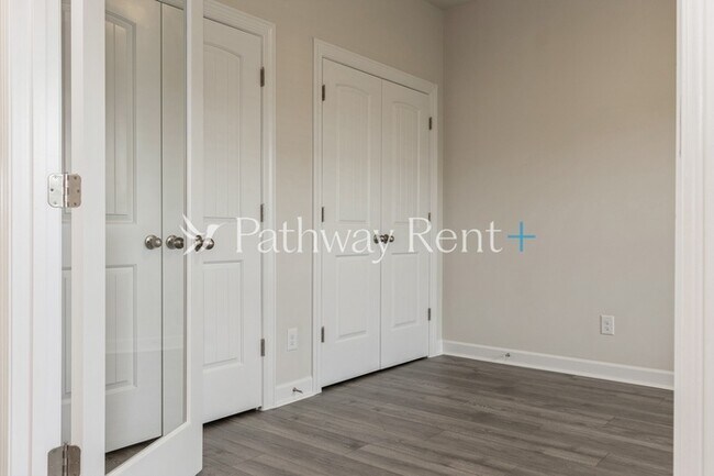 Building Photo - 3408 Quintana Dr