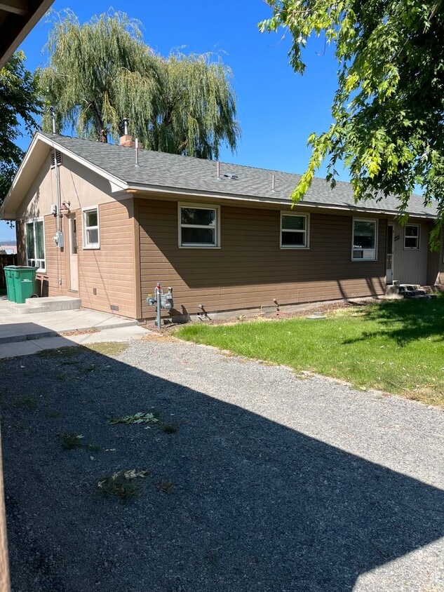 Primary Photo - Suburbs Home