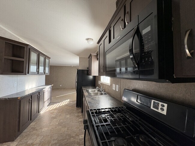 Building Photo - 12 E Manor St