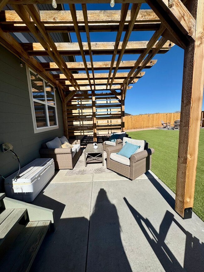 Foto del edificio - Stunning Newer Ranch Style 4 Bedroom