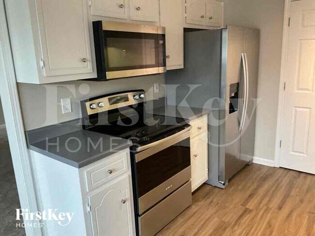 Foto del edificio - 1275 Meredith Way