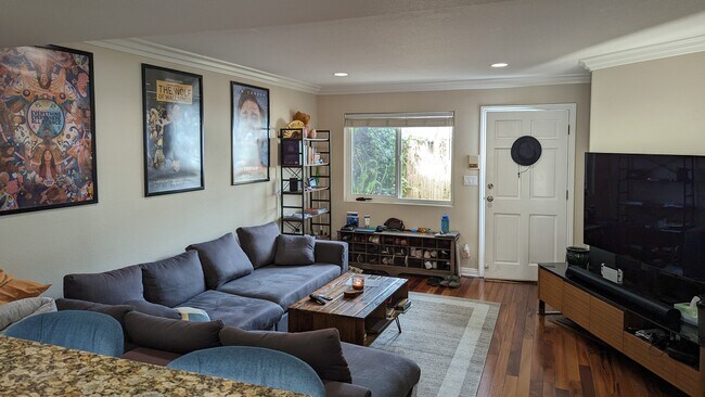 Foto del edificio - 1154 N Sycamore Ave