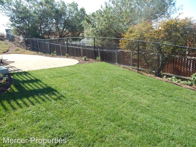 Foto del edificio - 460 Hillway Dr