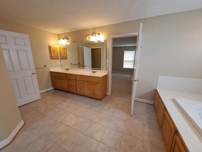 Building Photo - 2108 Benomi Dr