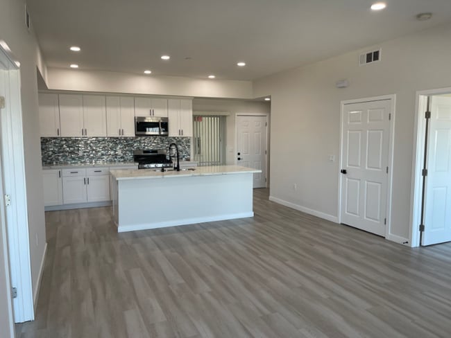 Foto del edificio - 2341 Ulric St