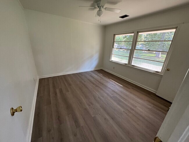 Foto del edificio - 1276 Denton Rd