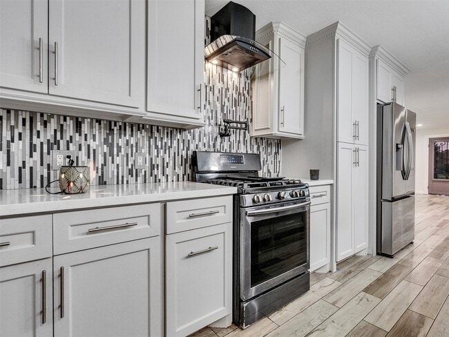 Building Photo - 667 Edgebrook Dr