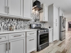 Building Photo - 667 Edgebrook Dr