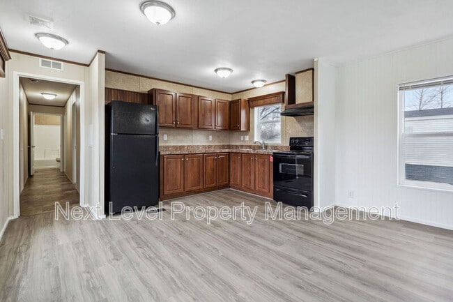 Building Photo - 111 S Cedar Dr