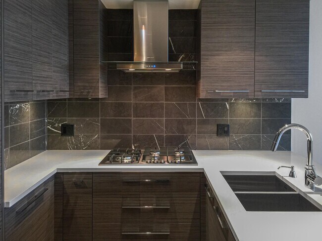 Photo du bâtiment - 7488-7488 Lansdowne Rd