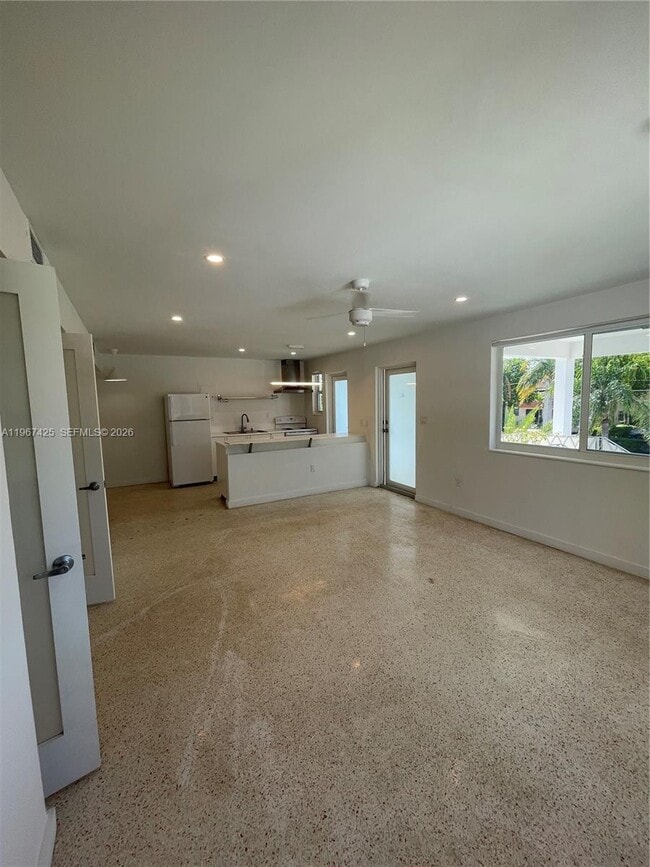 Foto del edificio - 1385 NE 105th St