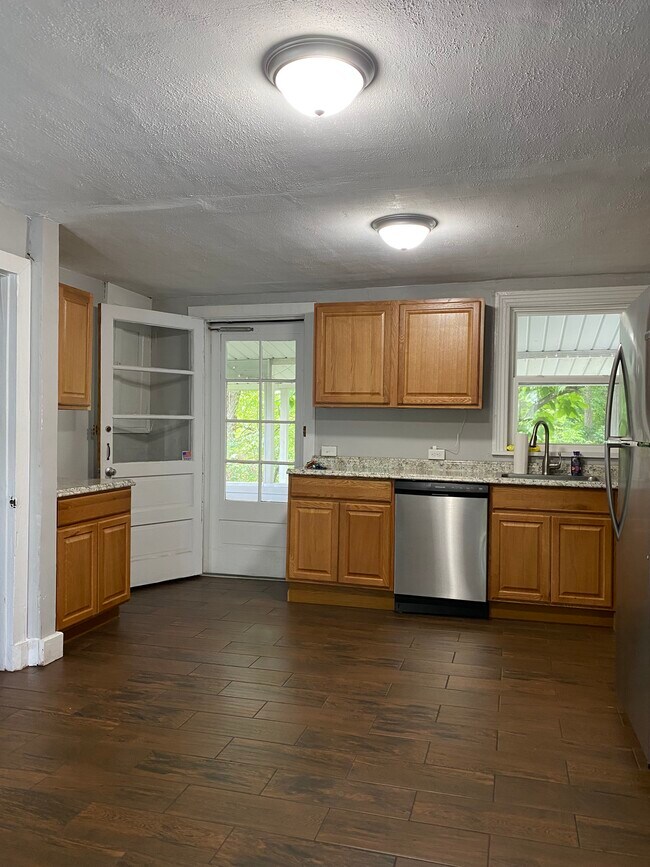 Building Photo - 5580 PA-412