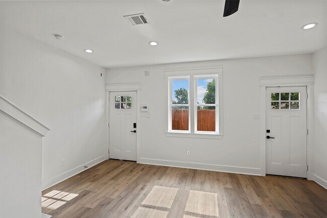 Building Photo - 8421 Venus St