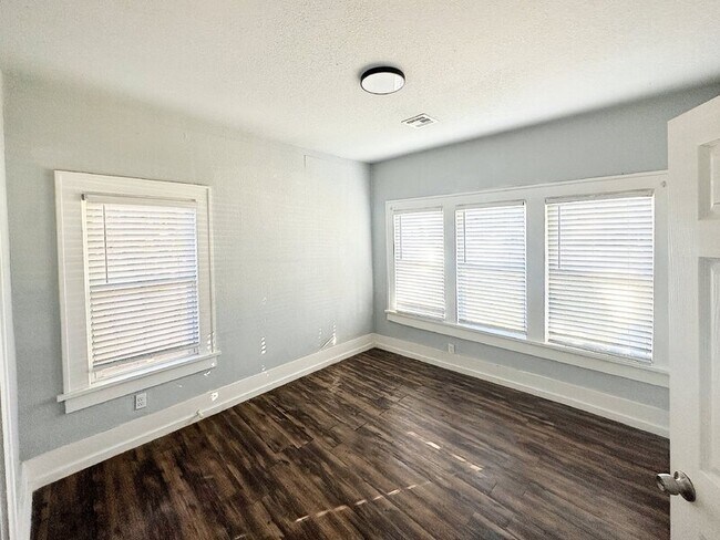 Foto del edificio - 528 S 49th W Ave