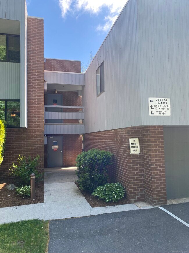Foto del edificio - 95 Wilton Crest Rd