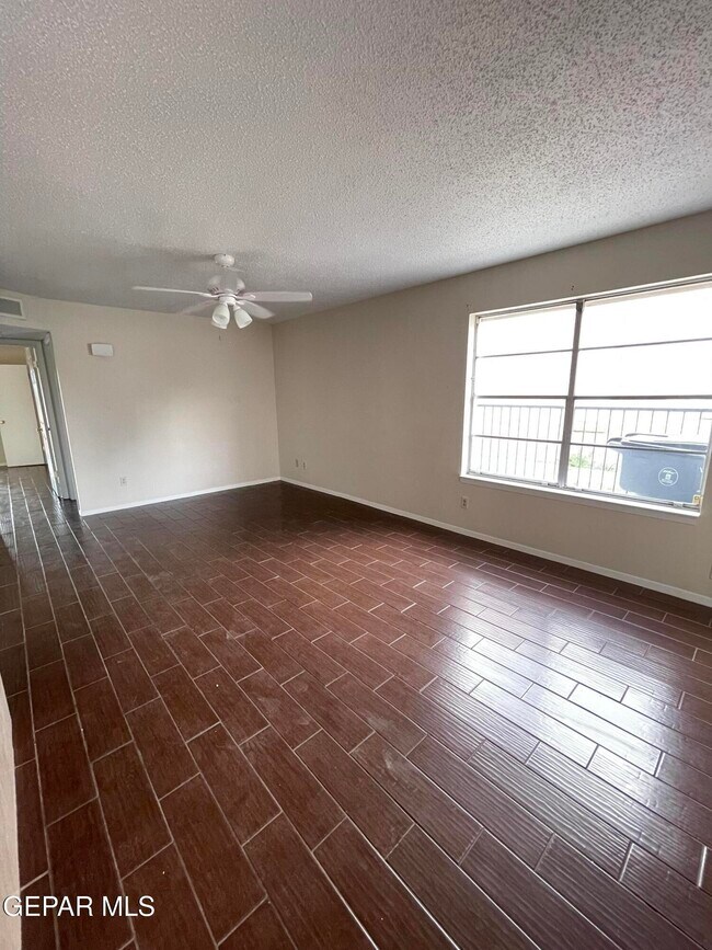 Building Photo - 2821 Beachcomber Dr