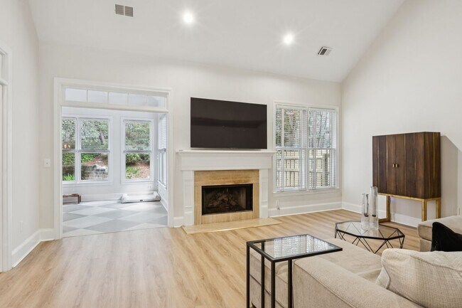 Building Photo - 4168 Gateswalk Dr SE