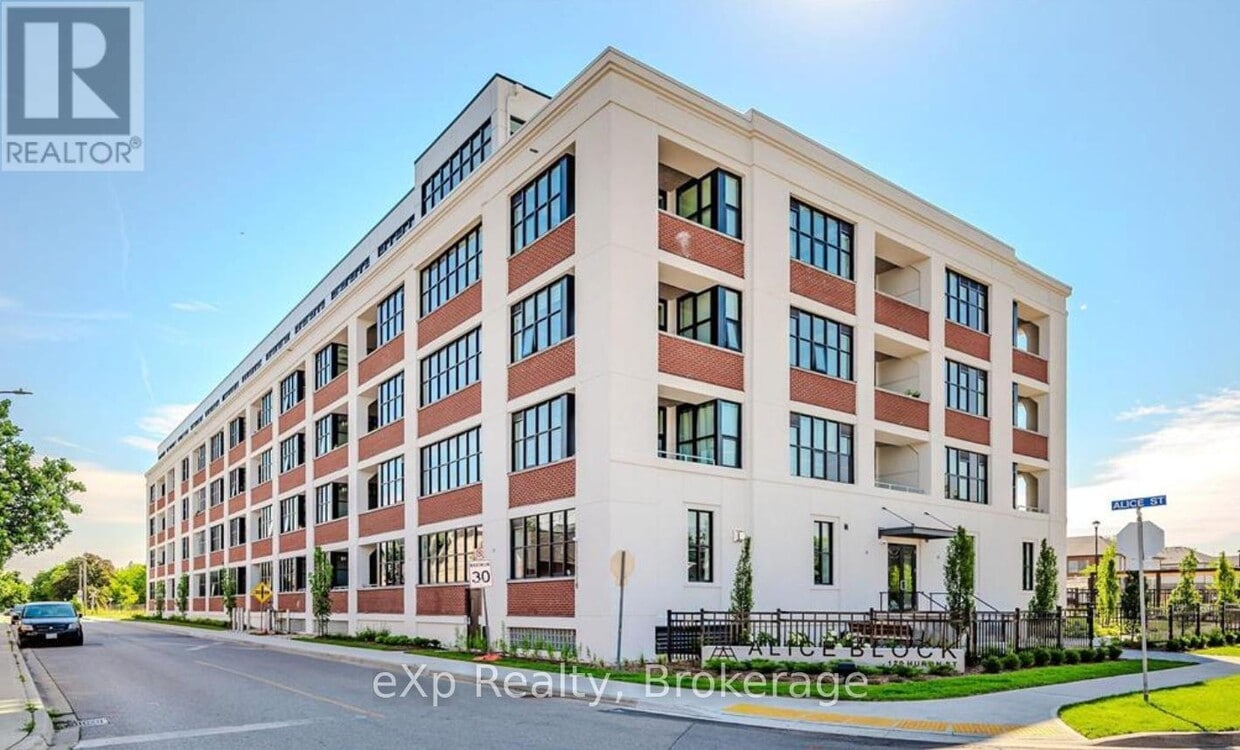 Photo principale - 120 Huron St